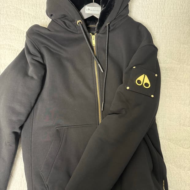 무스너클 버니스웨터 금장 