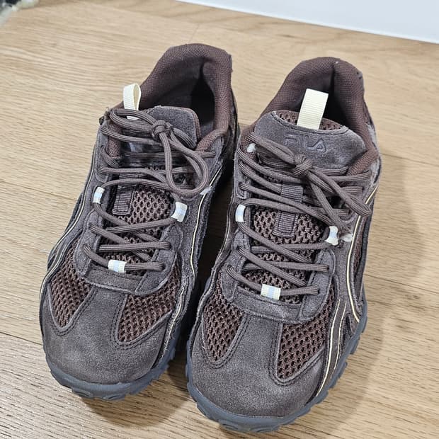 휠라 에샤페 초코 235