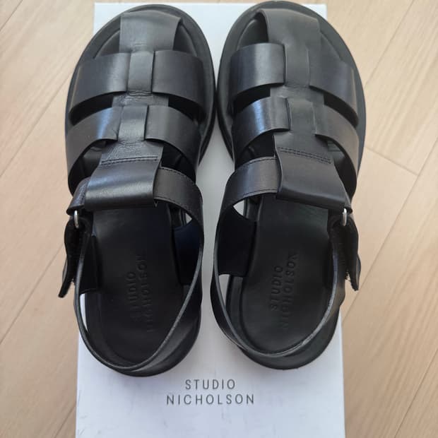 스튜디오니콜슨 블랙 카시우스 샌들