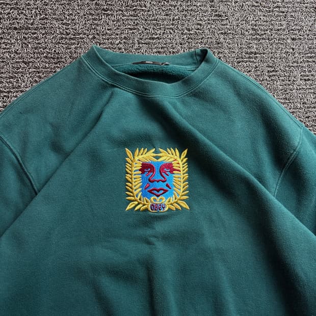 오베이 아카이브 페이스 자수로고 크루넥 맨투맨 3423