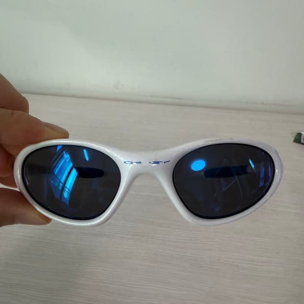 오클리 미뉴트 1.0 화이트