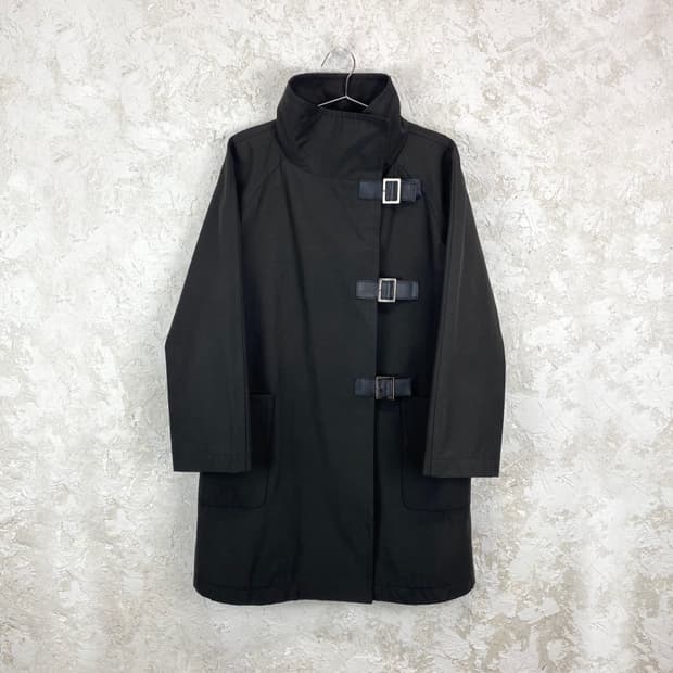 요시에 이나바 애시메트릭 레더 버클 코트