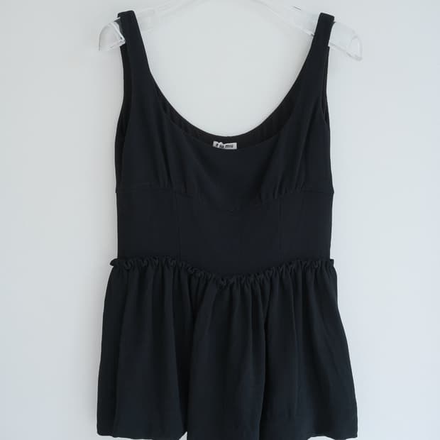 Volume sleeveless