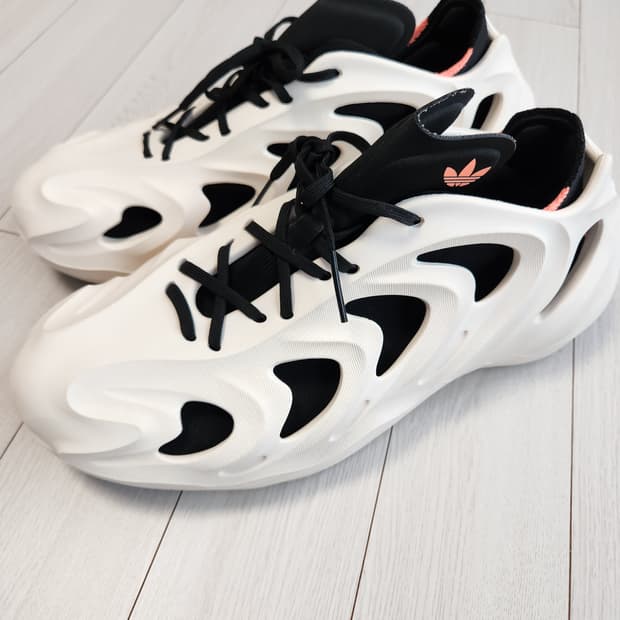 아디다스 운동화 오리지널 아디폼 Q 원더 화이트 사이즈300

밝은색이라