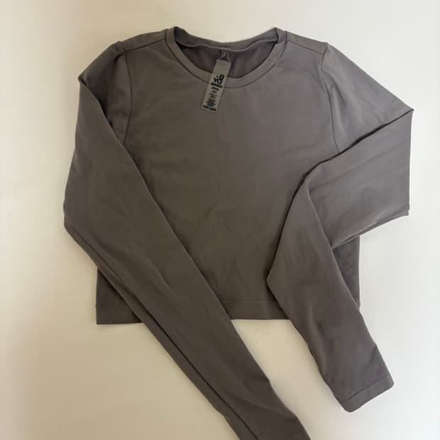 garage 탑  aritzia아리찌아