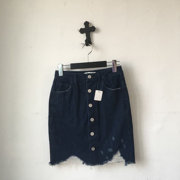 Damage denim skirt