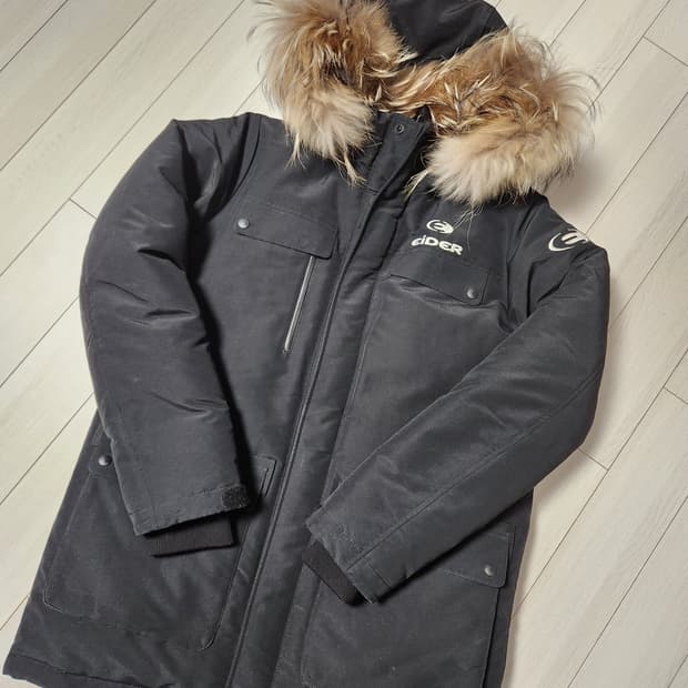 아이더 카라스3 다운패딩 자켓 사이즈90(s)

사용감 외에 오염하자없이