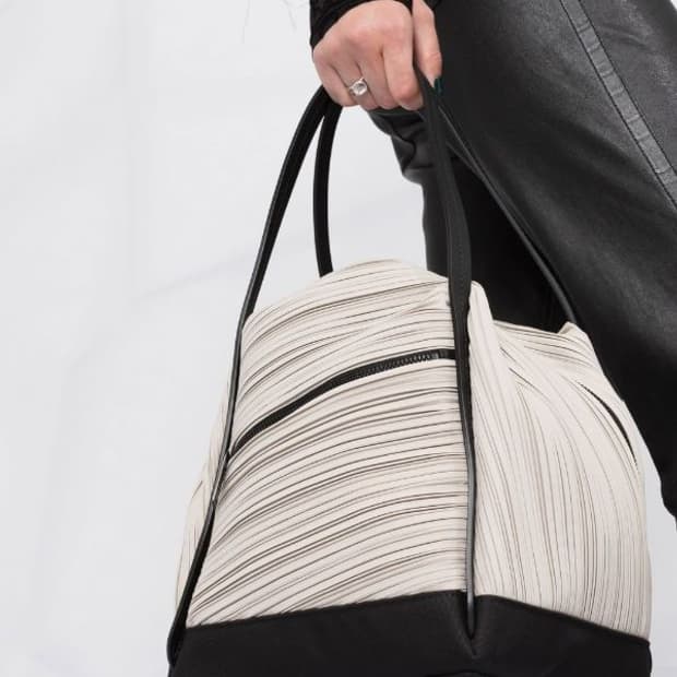 [이세이미야케] 플리츠플리즈 BIAS PLEATS 토트백(라이트 그레이)