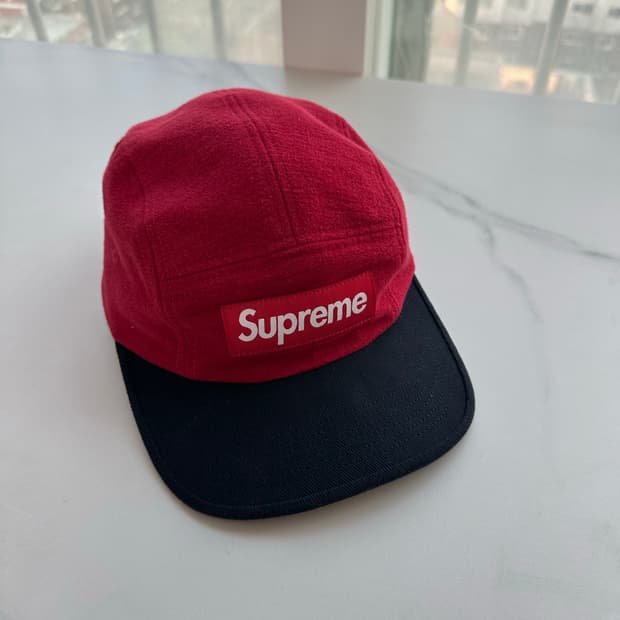 슈프림 투톤 캠프캡 레드 - 23FW