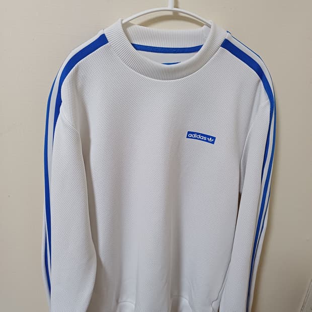 아디다스 테노지 크루 맨투맨 