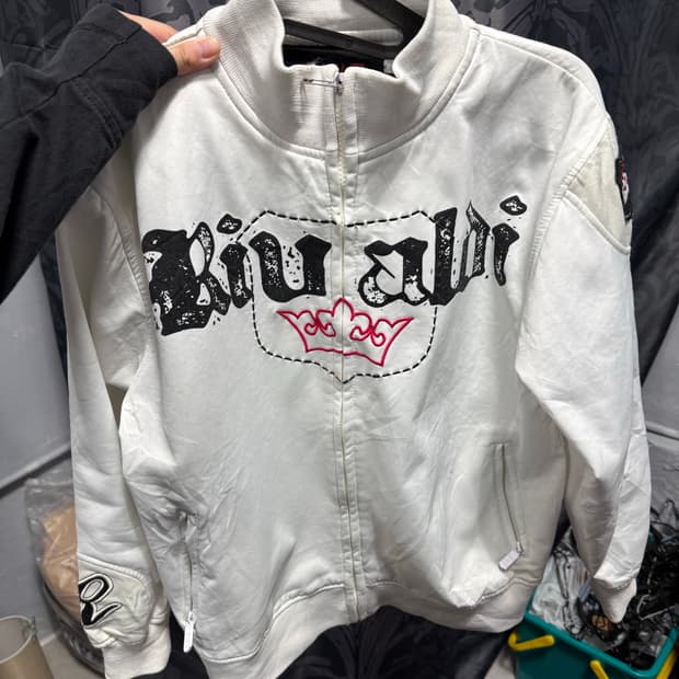 크라운 자수•프린팅 화이트 집업