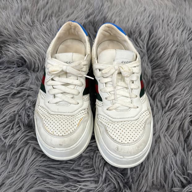 GUCCI 구찌 웹 엠보싱 스니커즈