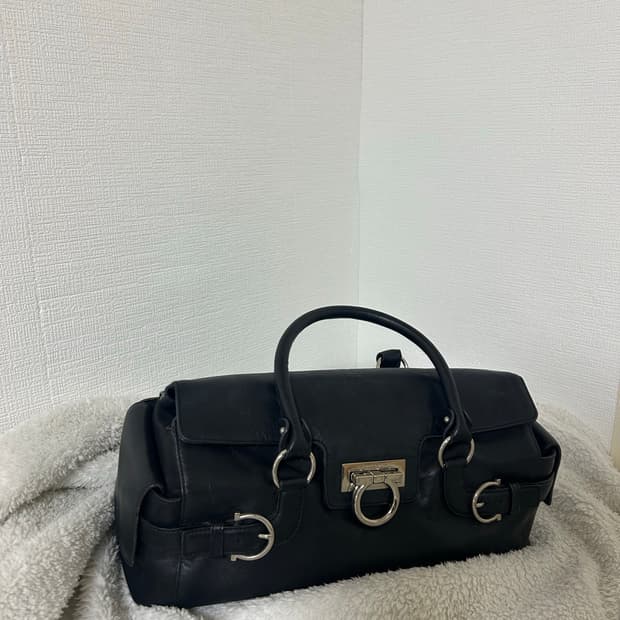 페라가모 블랙 간치니 토트백