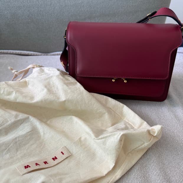 마르니 트렁크백 미디움 버건디 카프스킨 (3회 착용)
