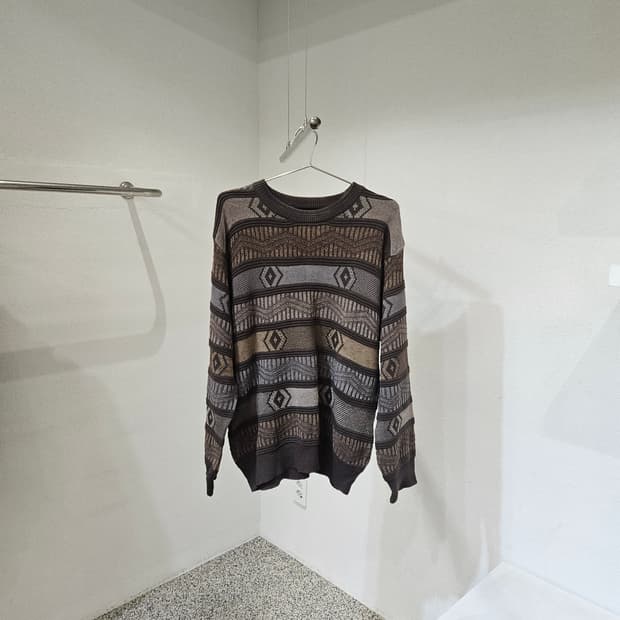 골든이글 패턴 니트