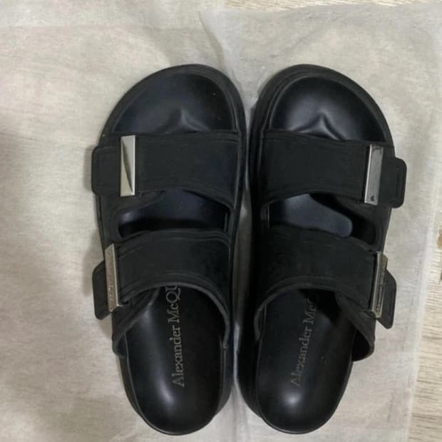 알렉산더맥퀸 오버솔 230 슬리퍼 싸게