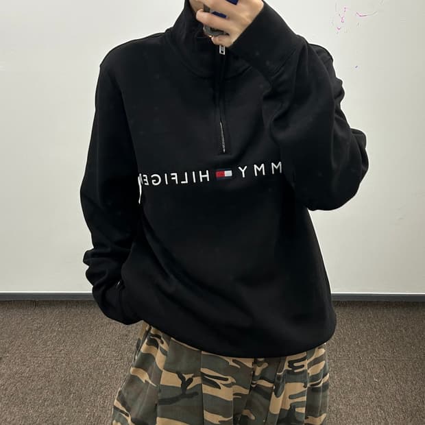 Tommy Hilfiger 타미힐피거 스펠아웃로고 블랙 반집업 맨투맨