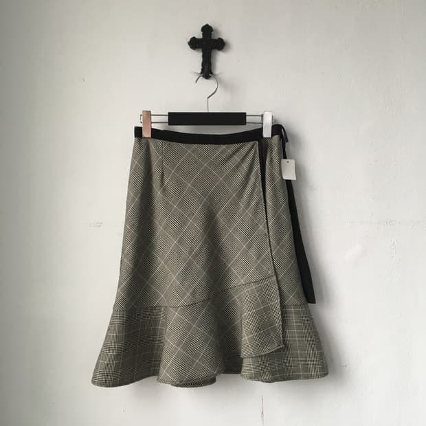 Check pattern wrap skirt