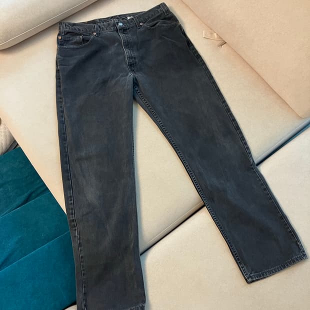 90s Levi’s black 505 (USA)