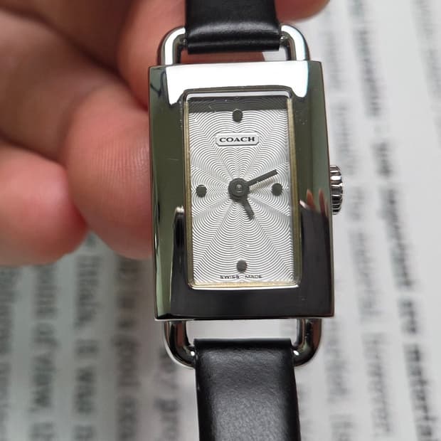 명품 코치 0219 사각탱크 화이트실버 기요쉐 다이얼 쿼츠 여성용 