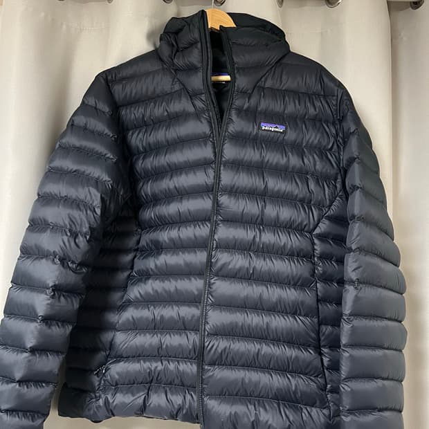 파타고니아 다운스웨터 후디 블랙 L