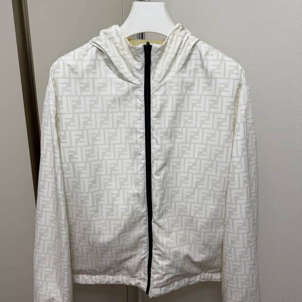 [정품] 펜디 FF로고 화이트 나일론 윈드브레이커