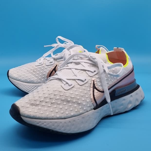 나이키 리액트 인피니티런 플라이니트 245