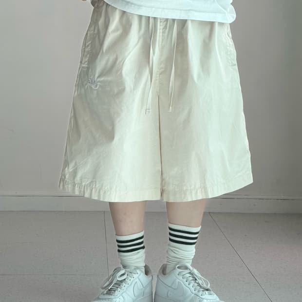 나이키 아이보리 반바지