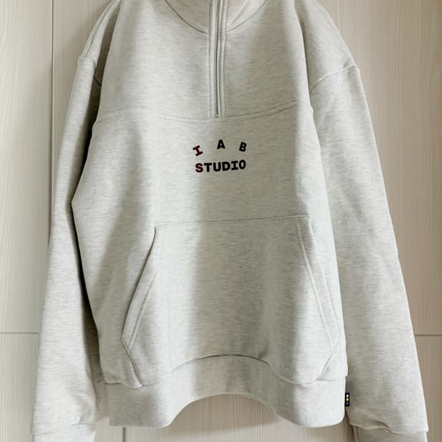 아이앱 23ss 반집업 맨투맨 새상품