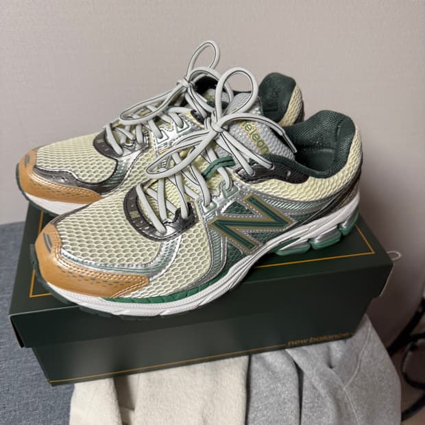 에메레온도르x뉴발란스860v2 그린 (275 사이즈)