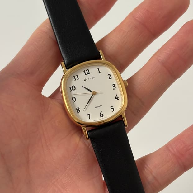 1990s Avenue Arabic Index Oval Quartz