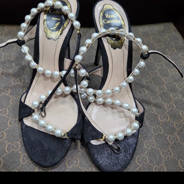르네 까오빌라 진주 샌들