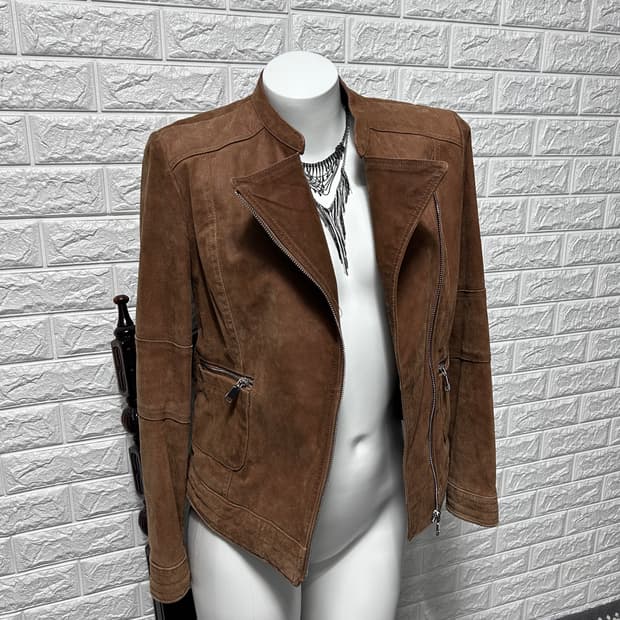 BATA 사선 브라운 스웨이드 자켓