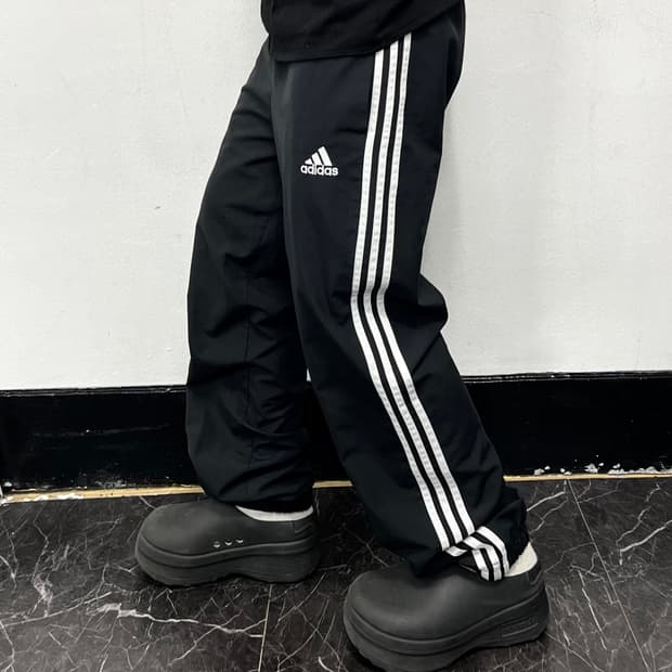 아디다스 블랙 삼선 스트레이트 조거 트랙 팬츠