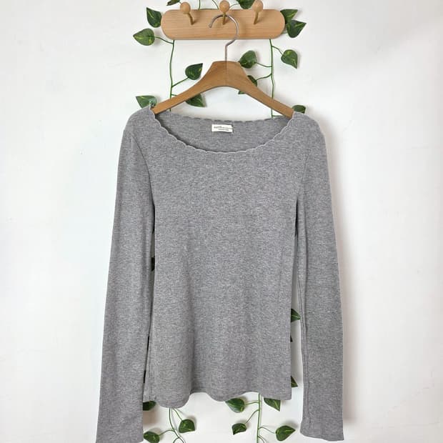 earth music 그레이 슬리브