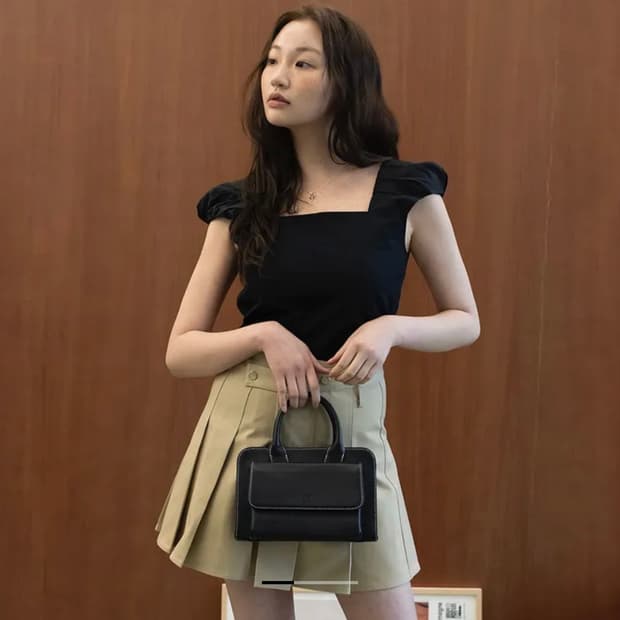 퍼프 핀턱 셔링 탑
