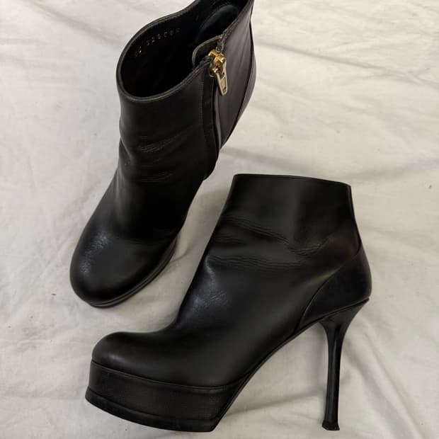 생로랑 플랫폼 앵클부츠