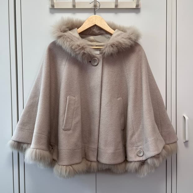 Cara 핑크베이즈 퍼 케이프 코트