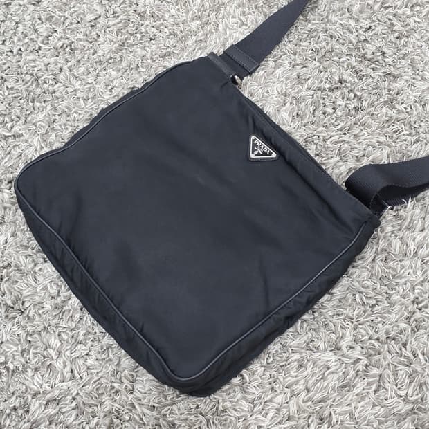 프라다 포코노 나일론 크로스백 숄더백 (남녀공용)