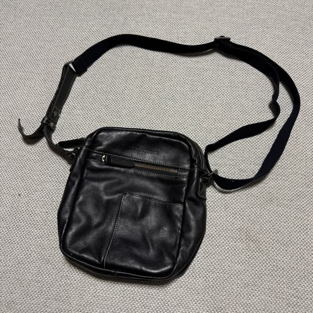 닥터마틴 레더 미니 크로스백