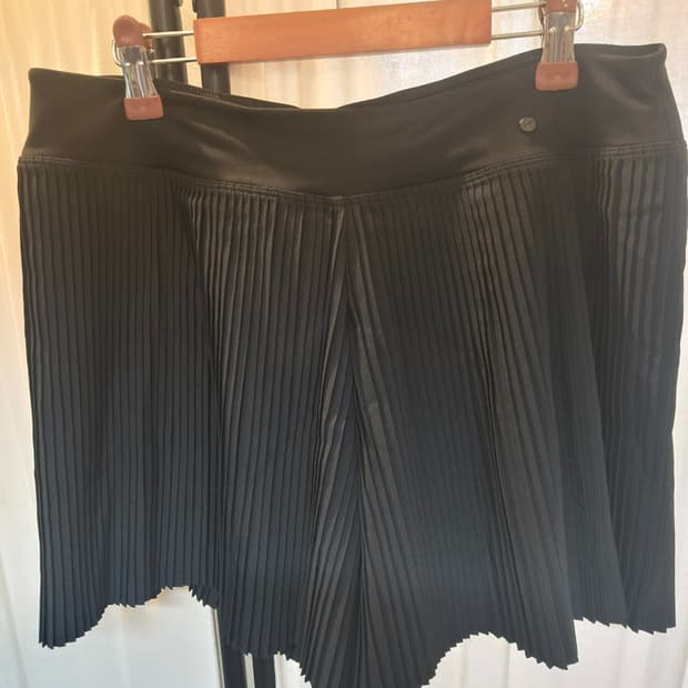 나이키 골프  플리츠 쇼츠  L 블랙