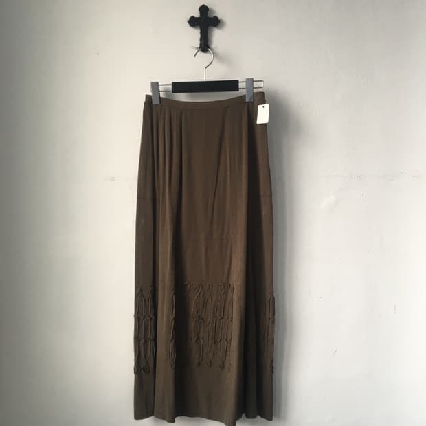 Line point long skirt