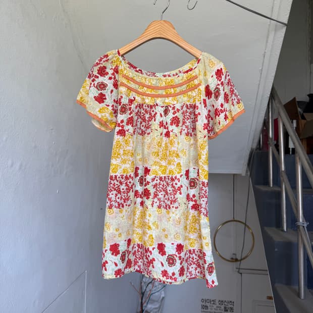 페어리 퍼프 소매 와이드 숄더 블라우스