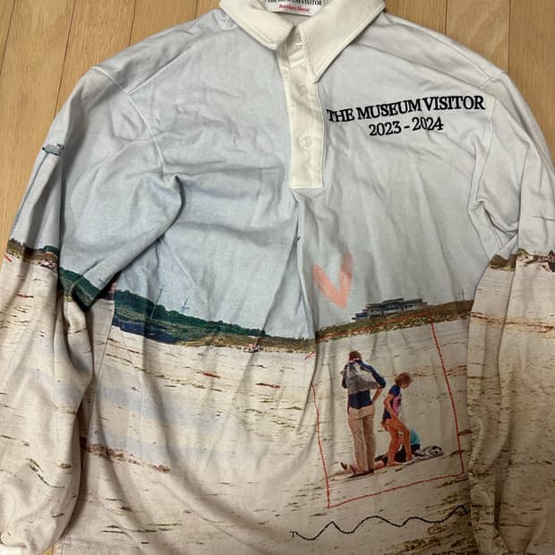 [L] 더 뮤지엄 비지터 롱슬리브