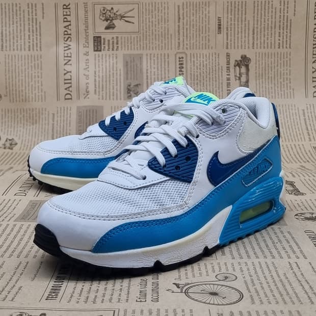 나이키 에어맥스90 에센셜 여성운동화225