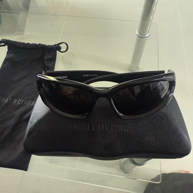 발렌시아가 스위프트 오발 선글라스 블랙