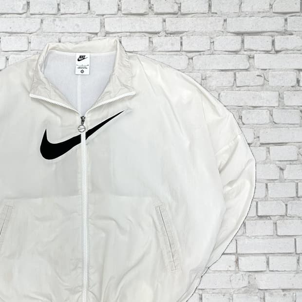 나이키 신형 빈티지 화이트 바람막이 S