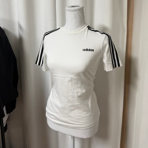 아디다스 화이트 삼선 반팔 슬리브