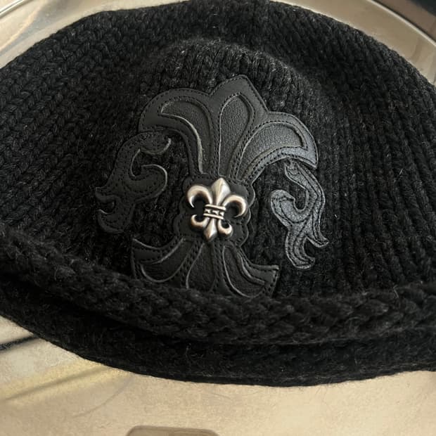 크롬하츠 플레어 참 캐시미어 비니