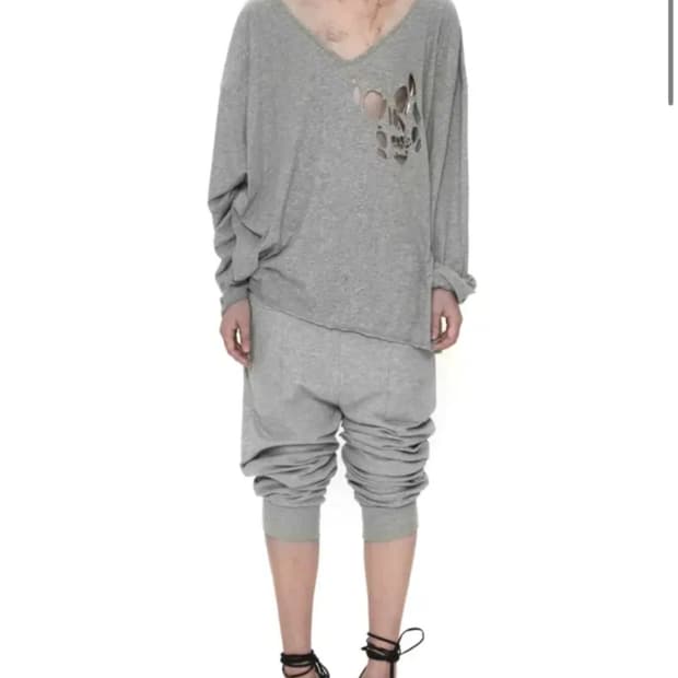 604서비스 v-neck 브이넥 티 스컬 컷아웃 인 그레이 티셔츠